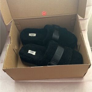 Chunky black “flufflita” UGG slides
